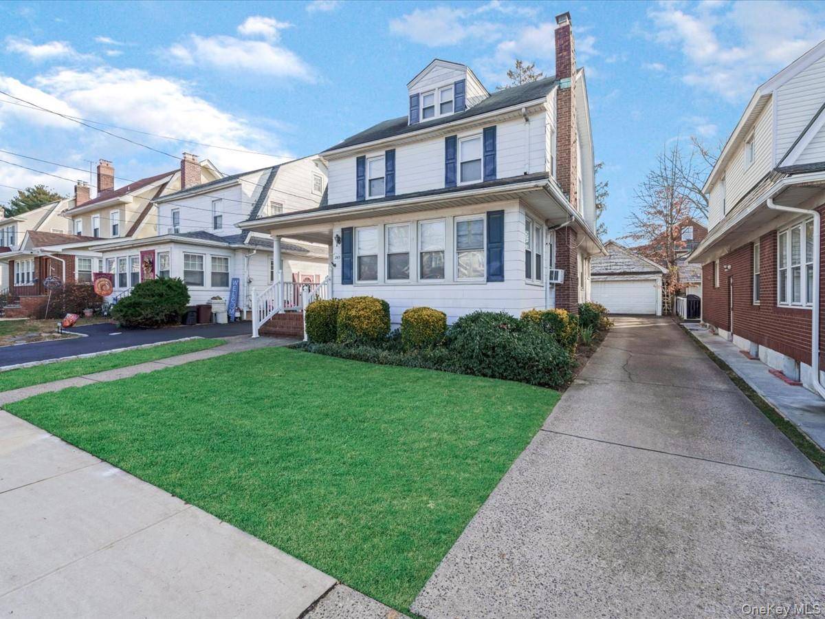 245 Plainfield AVE, Floral Park, NY 11001