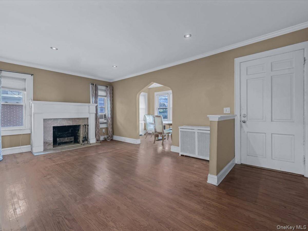 245 Plainfield AVE, Floral Park, NY 11001