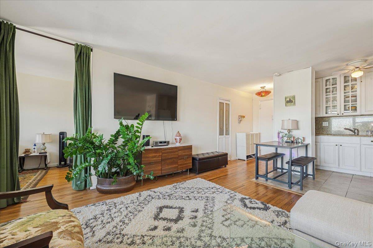 855 E Broadway #4G, Long Beach, NY 11561