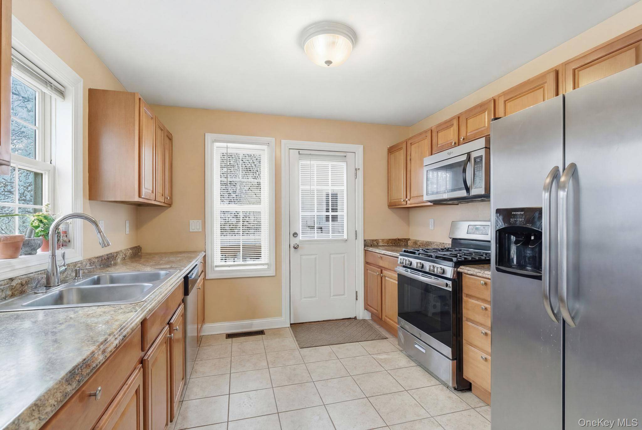 60 Wenliss TER, Wappingers Falls, NY 12590