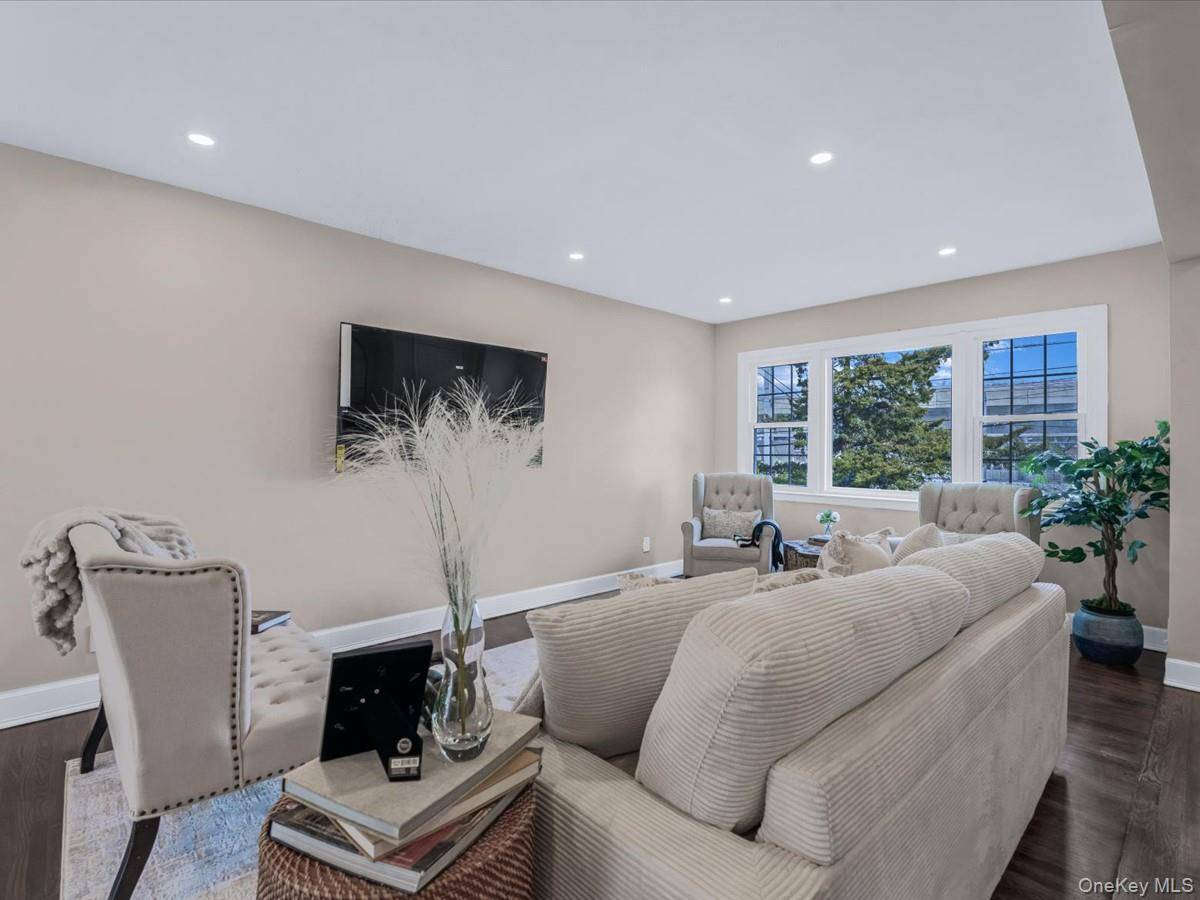 10514 Van Wyck EXPY, Richmond Hill S., NY 11419