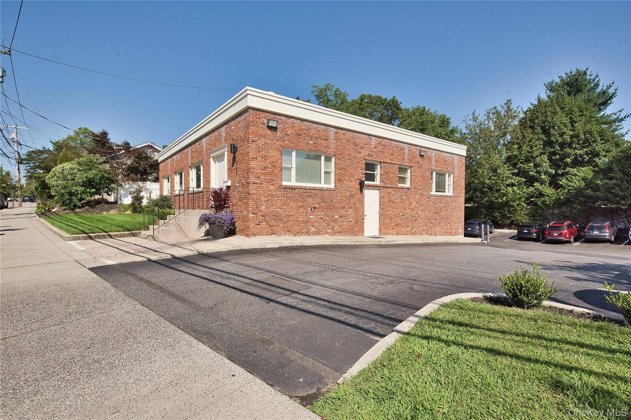 121 Pulaski RD, Kings Park, NY 11754