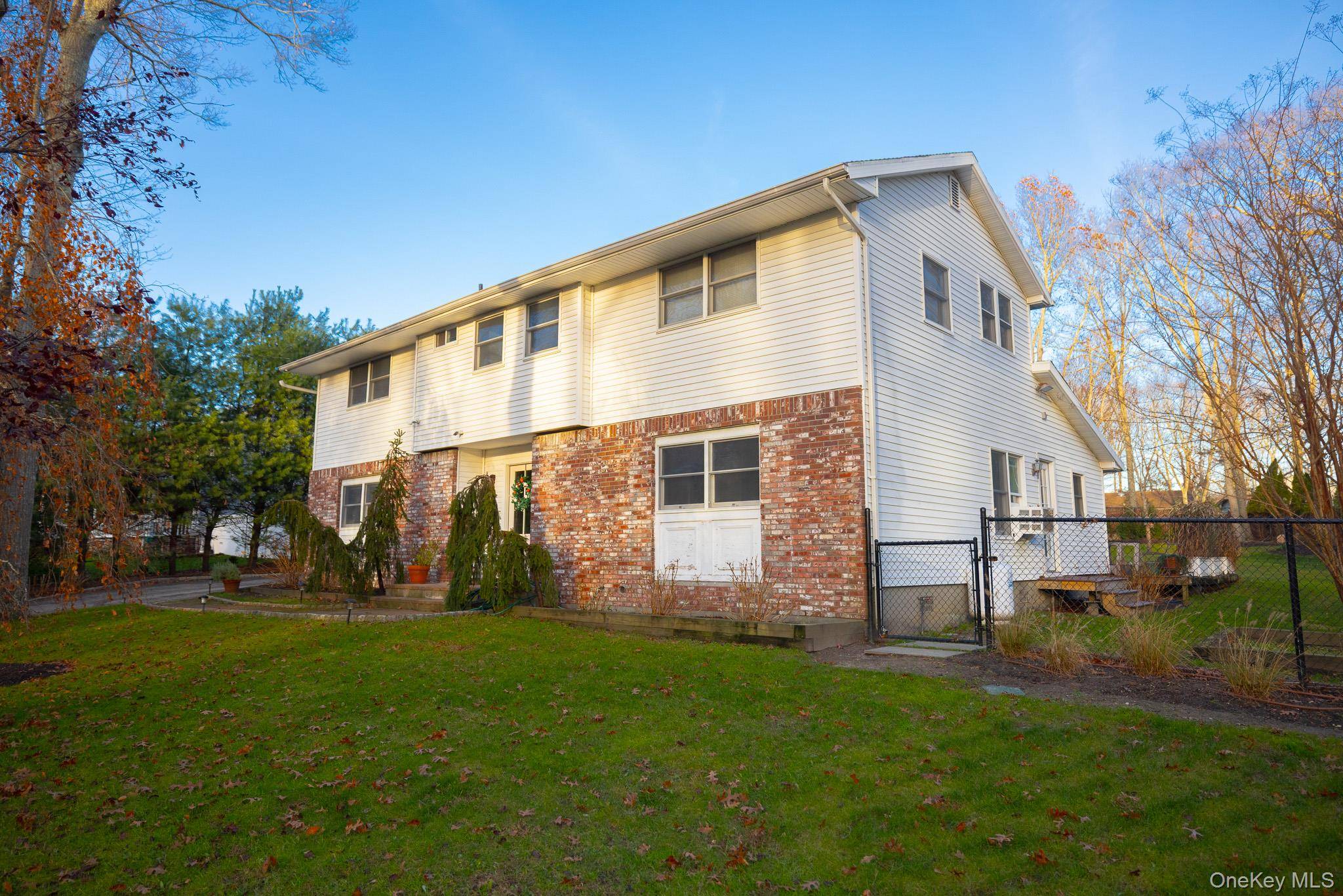 94 Kings DR, Riverhead, NY 11901