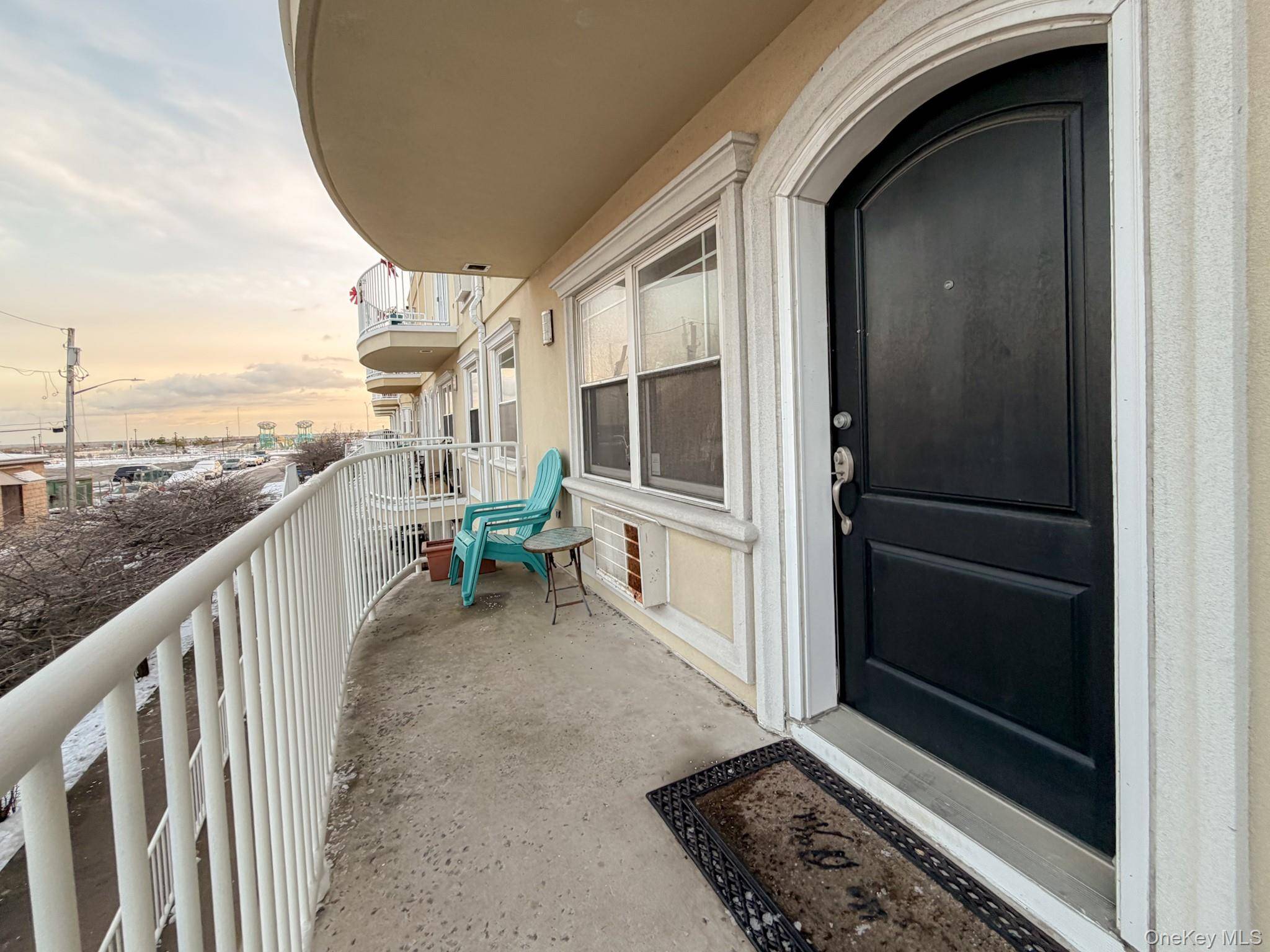 183 Beach 100th ST #6B, Rockaway Park, NY 11694