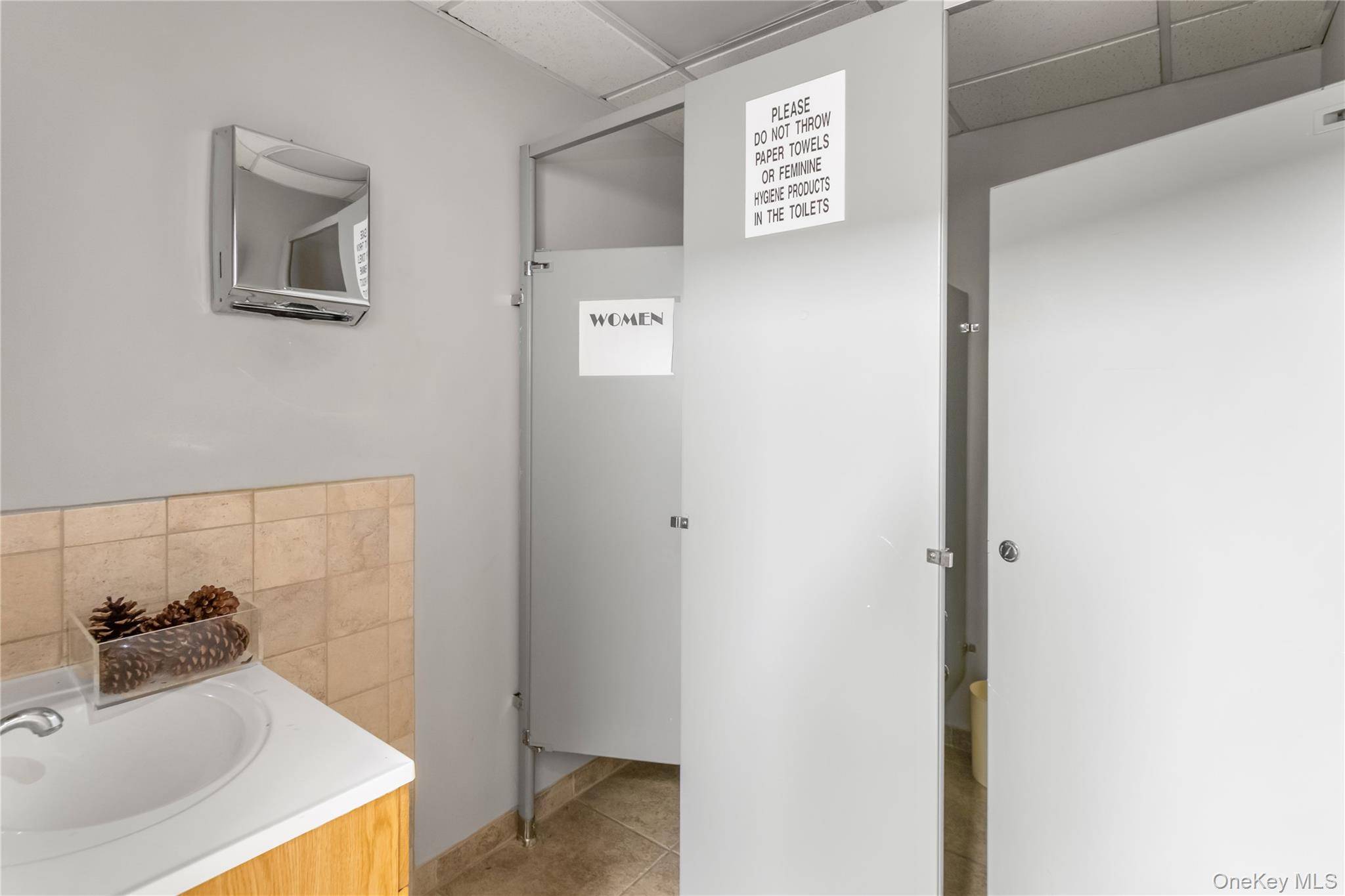 451-457 Sunrise HWY #2, Lynbrook, NY 11563