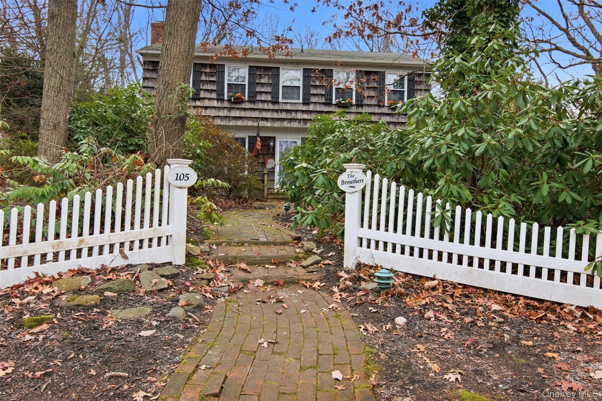 105 Rustic RD, Port Jefferson, NY 11777