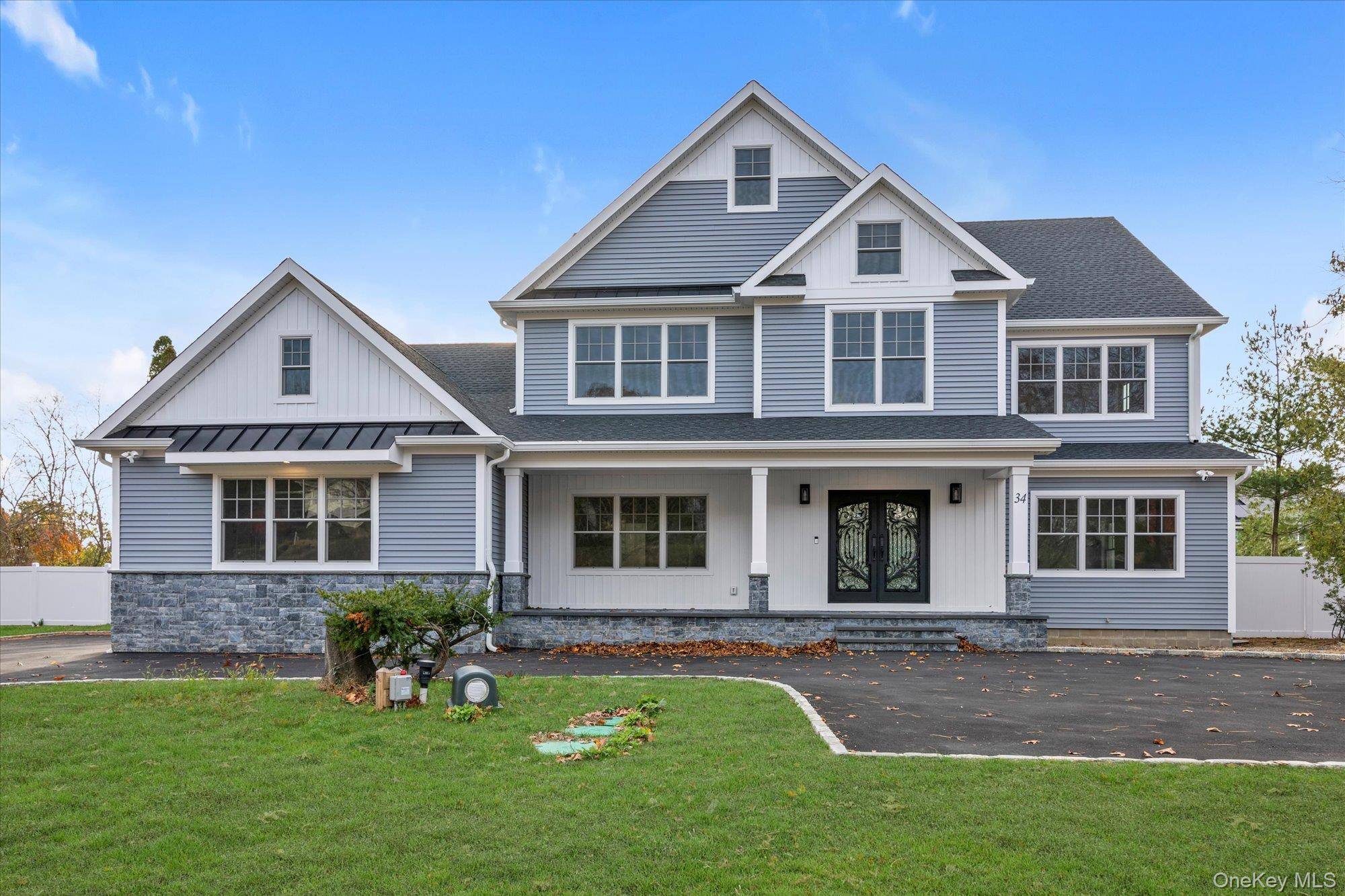 34 Calumet DR, Dix Hills, NY 11746