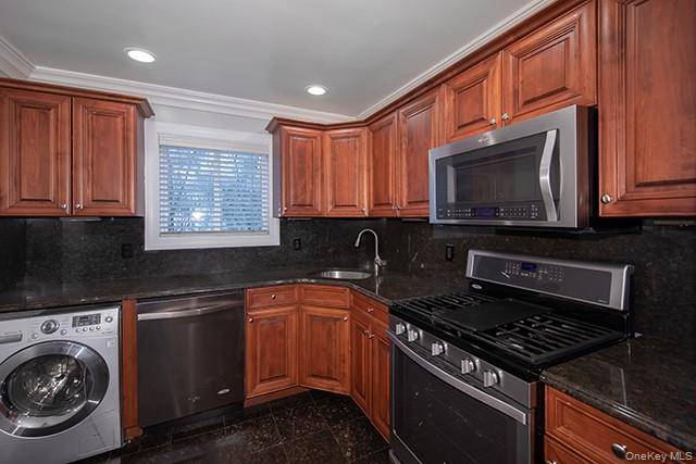 40 Broadway #A2, Amityville, NY 11701