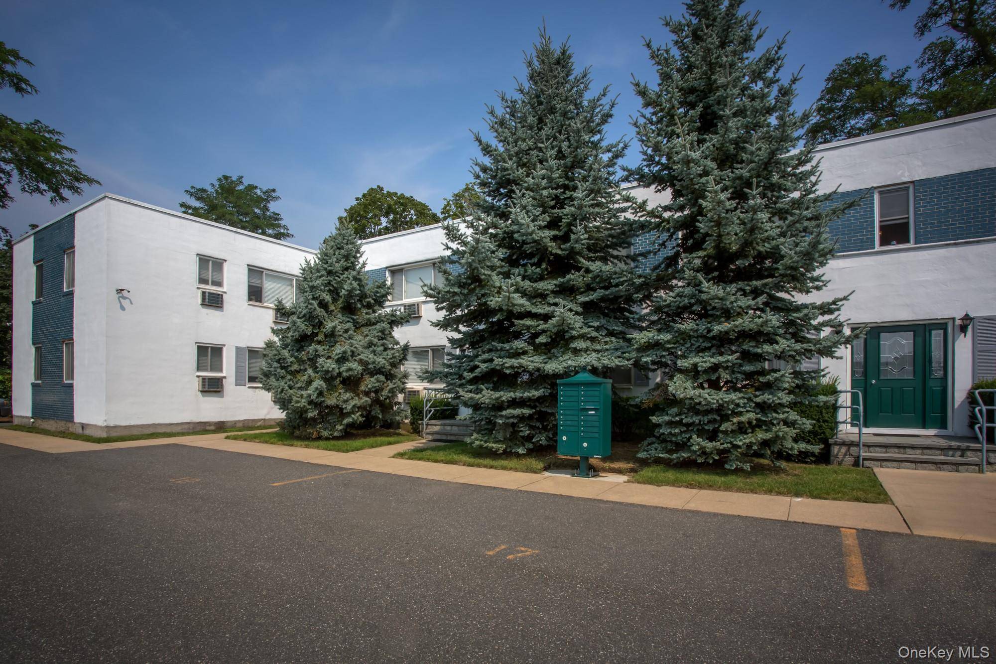 40 Broadway #A2, Amityville, NY 11701