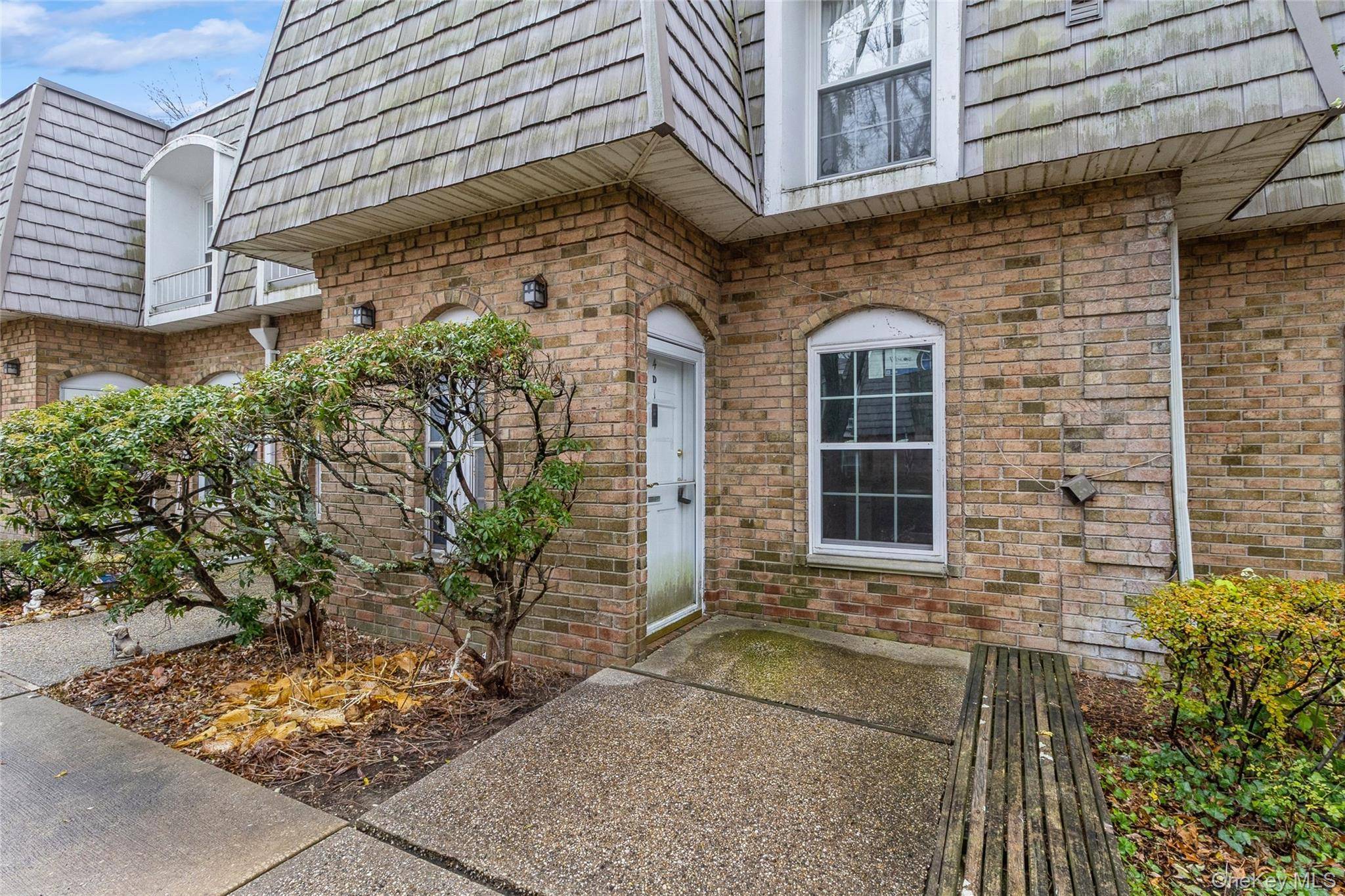 655 Middle Country RD #4D1, Coram, NY 11727