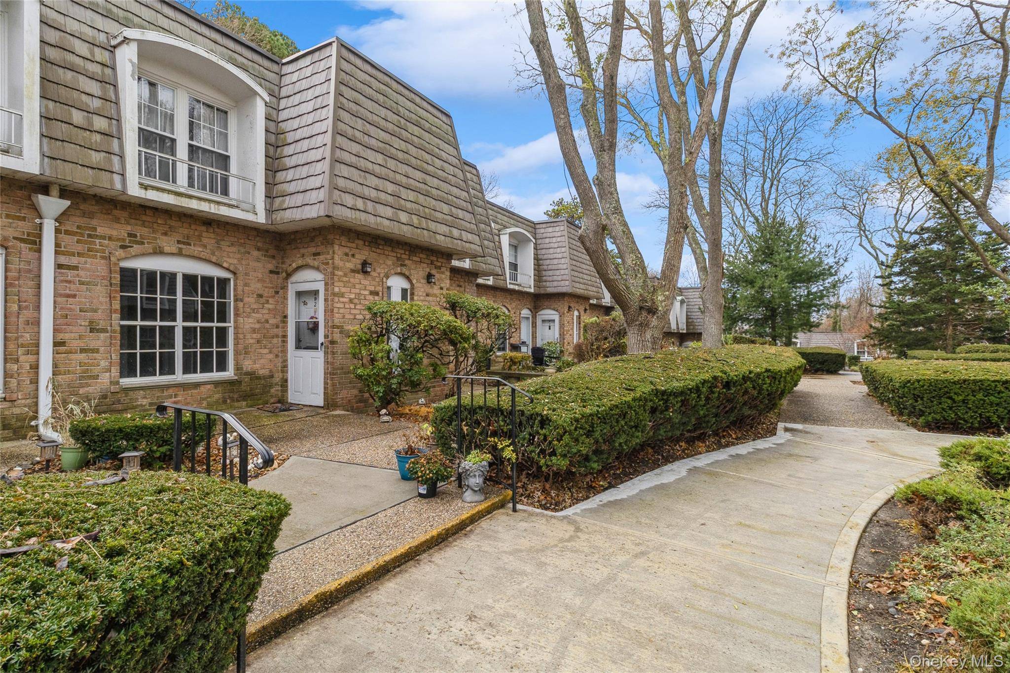 655 Middle Country RD #4D1, Coram, NY 11727