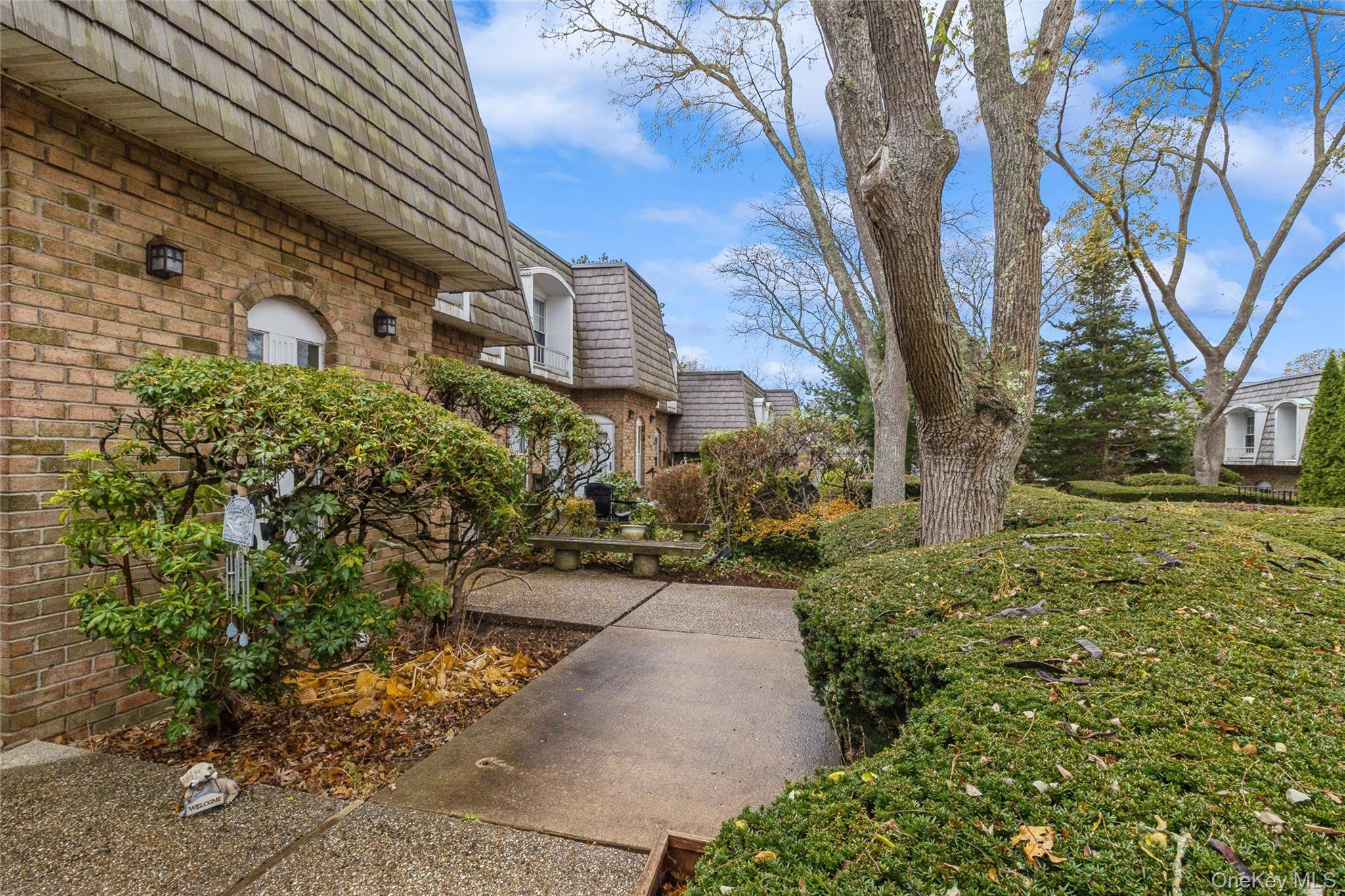 655 Middle Country RD #4D1, Coram, NY 11727