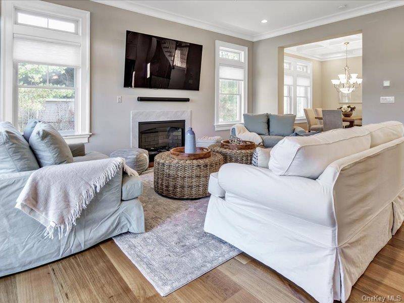 17 Adam LN, Westhampton Beach, NY 11978
