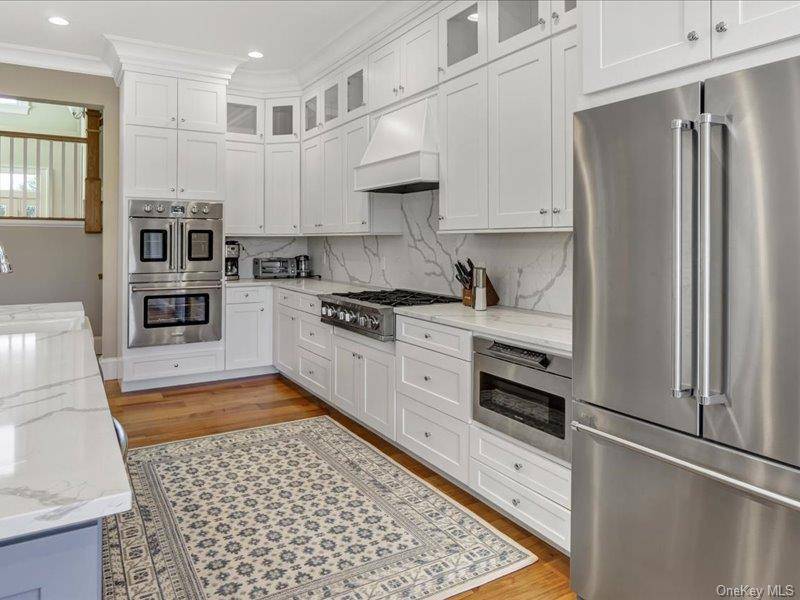 17 Adam LN, Westhampton Beach, NY 11978