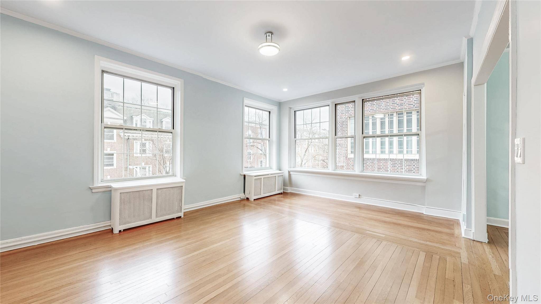 37-28 85th ST #32, Jackson Heights, NY 11372