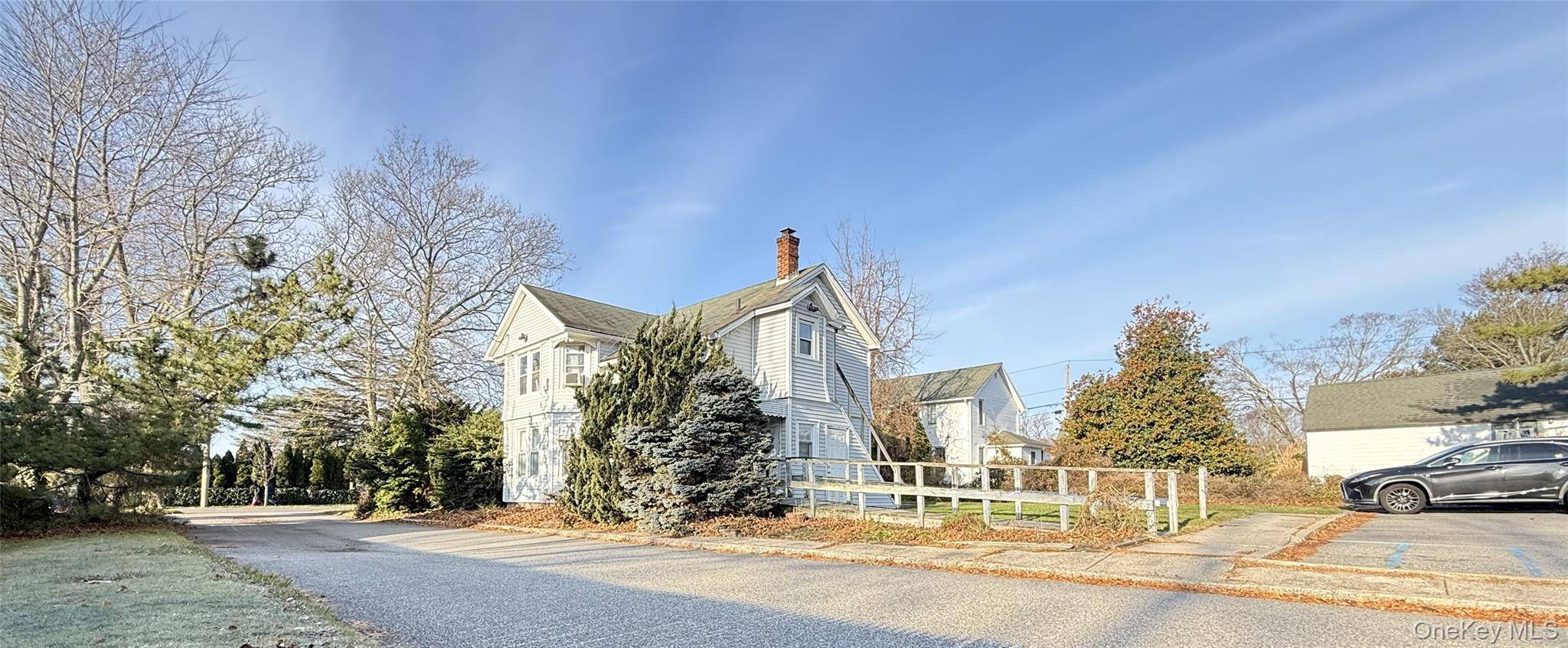 982 Roanoke AVE, Riverhead, NY 11901
