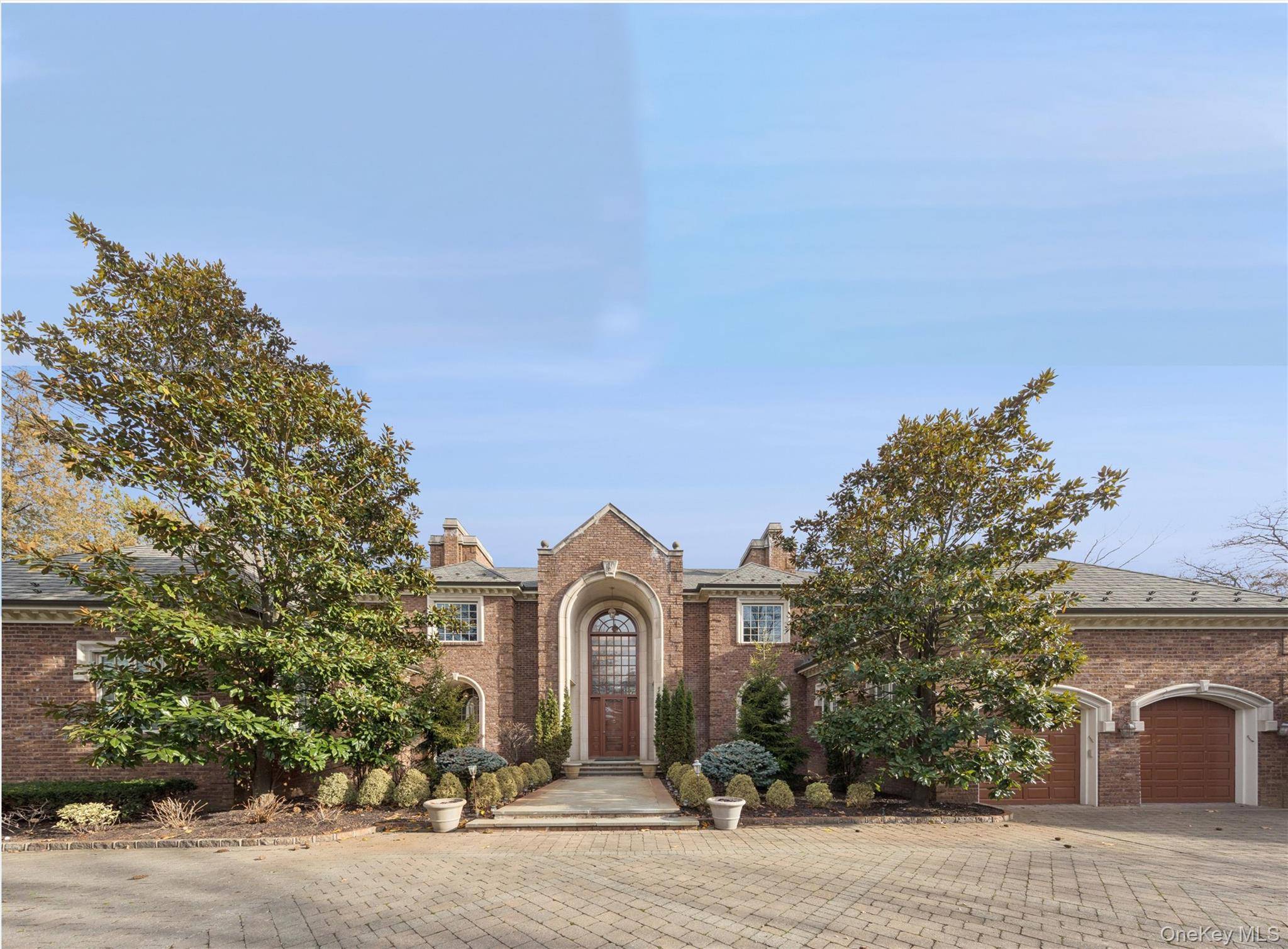 22 Willow RD, Woodsburgh, NY 11598