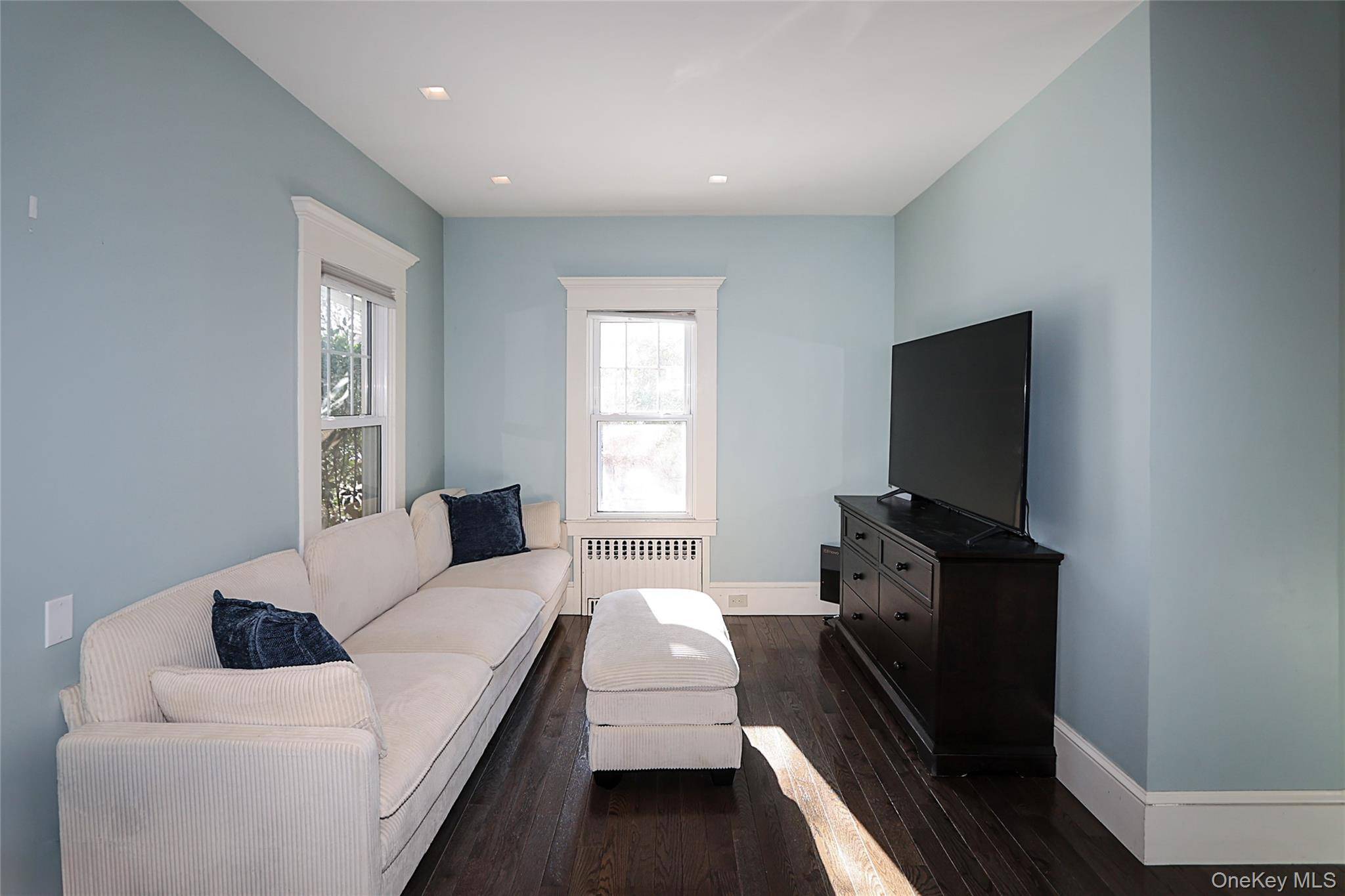 35 Francis TER, Glen Cove, NY 11542