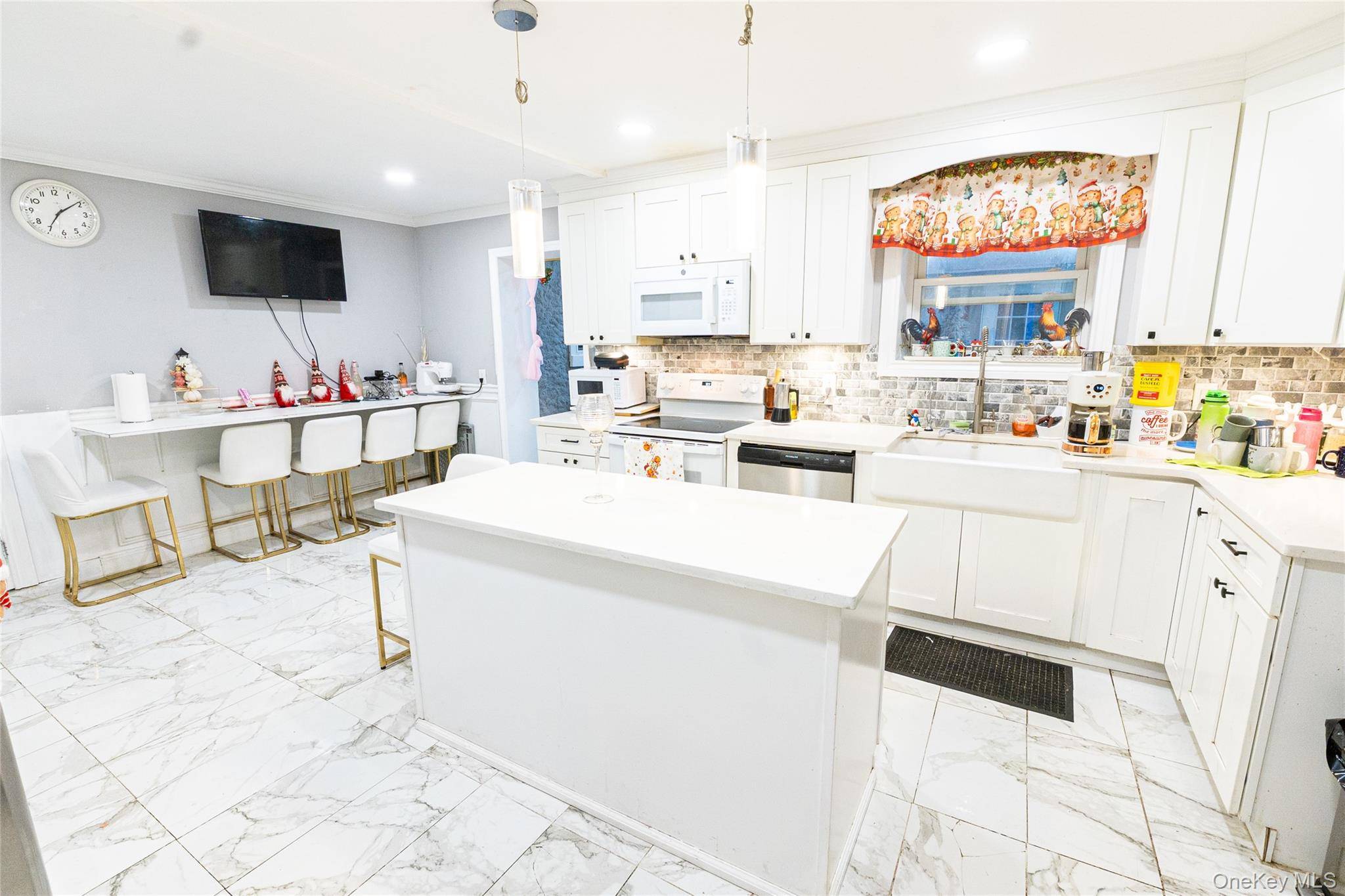 163 Orchard RD, East Patchogue, NY 11772