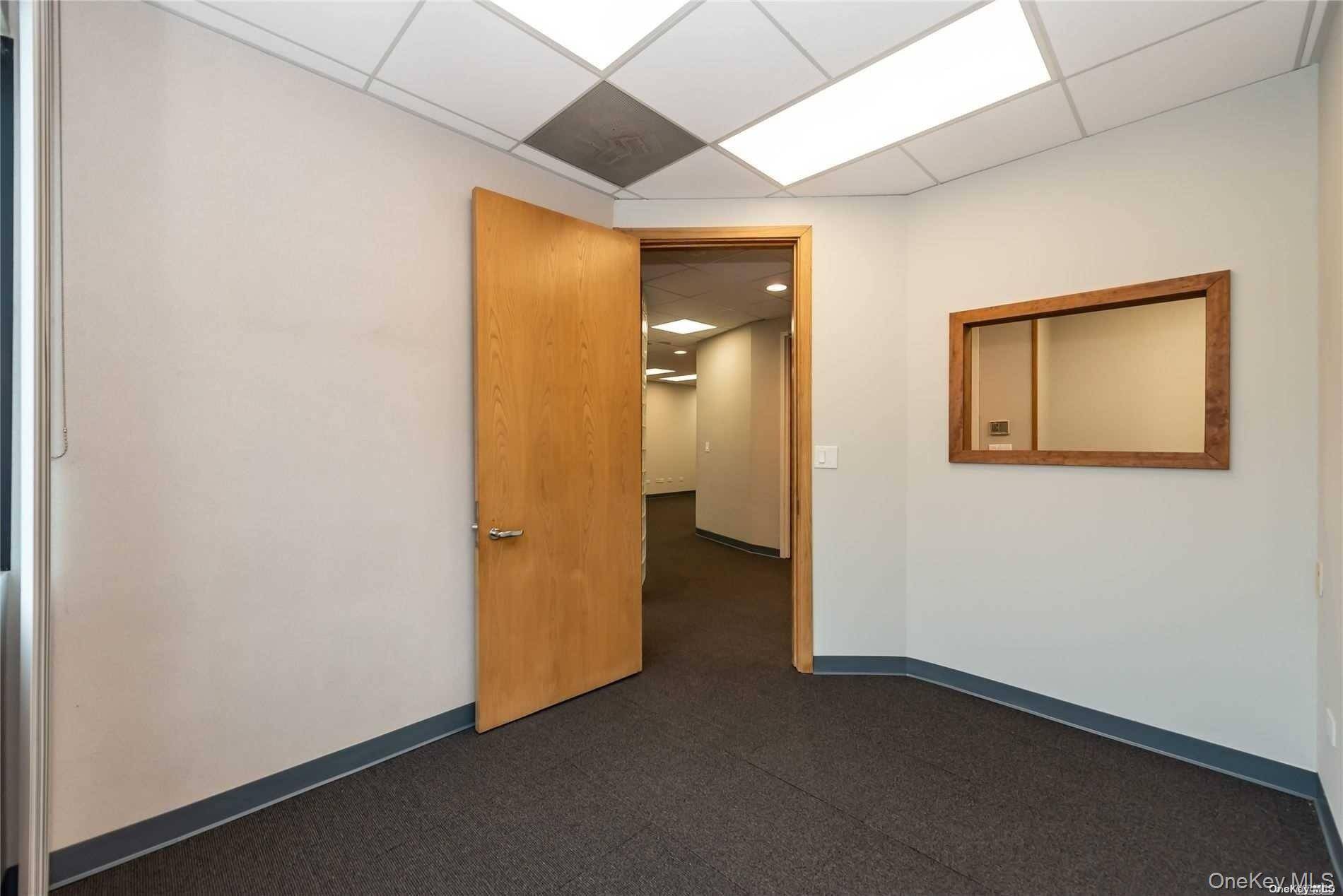 144 Woodbury RD #UPPER, Woodbury, NY 11797