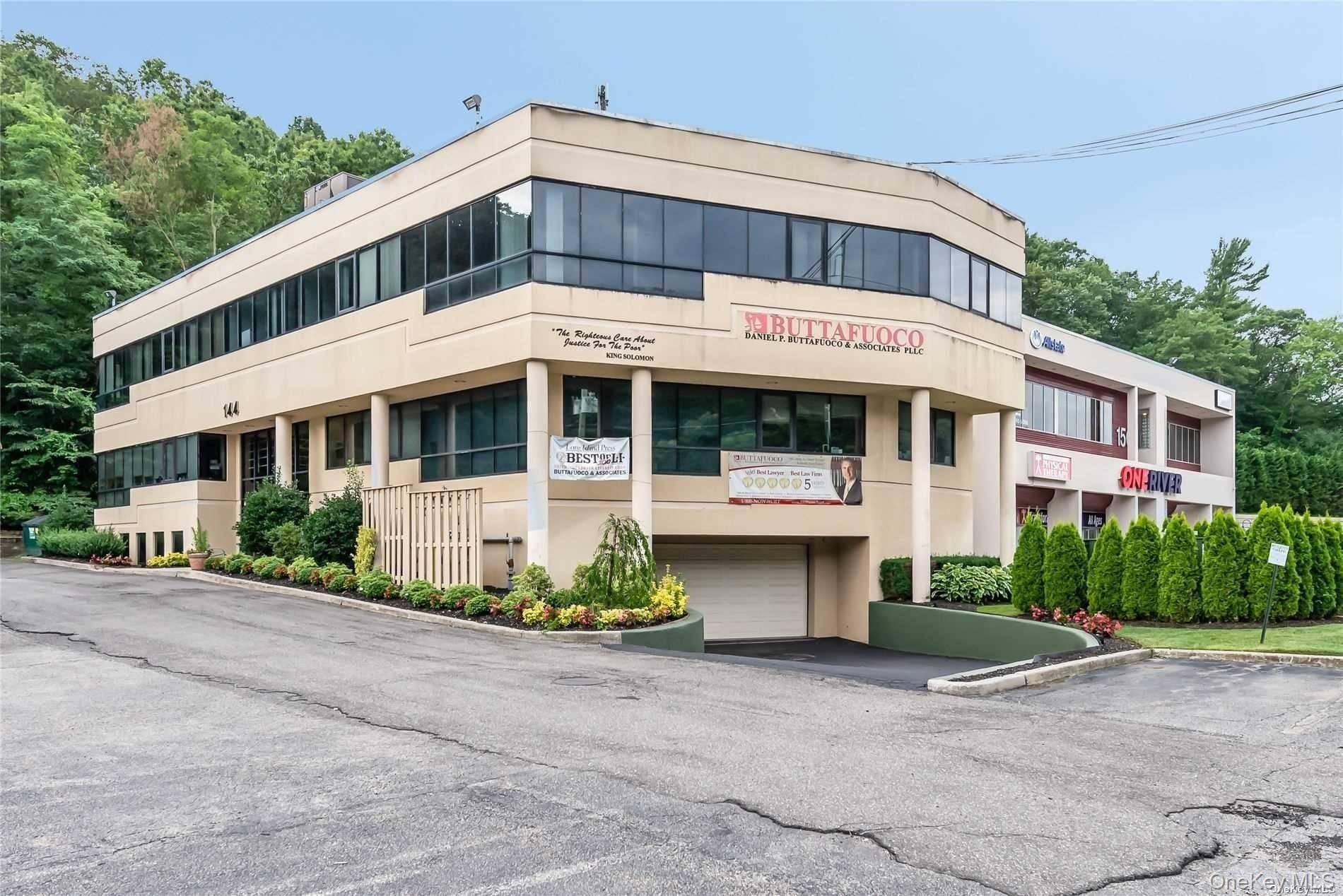 144 Woodbury RD #UPPER, Woodbury, NY 11797