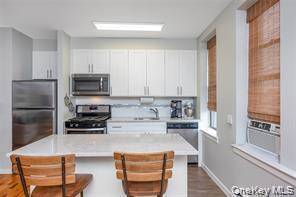 25 W Broadway #204, Long Beach, NY 11561