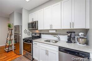 25 W Broadway #204, Long Beach, NY 11561
