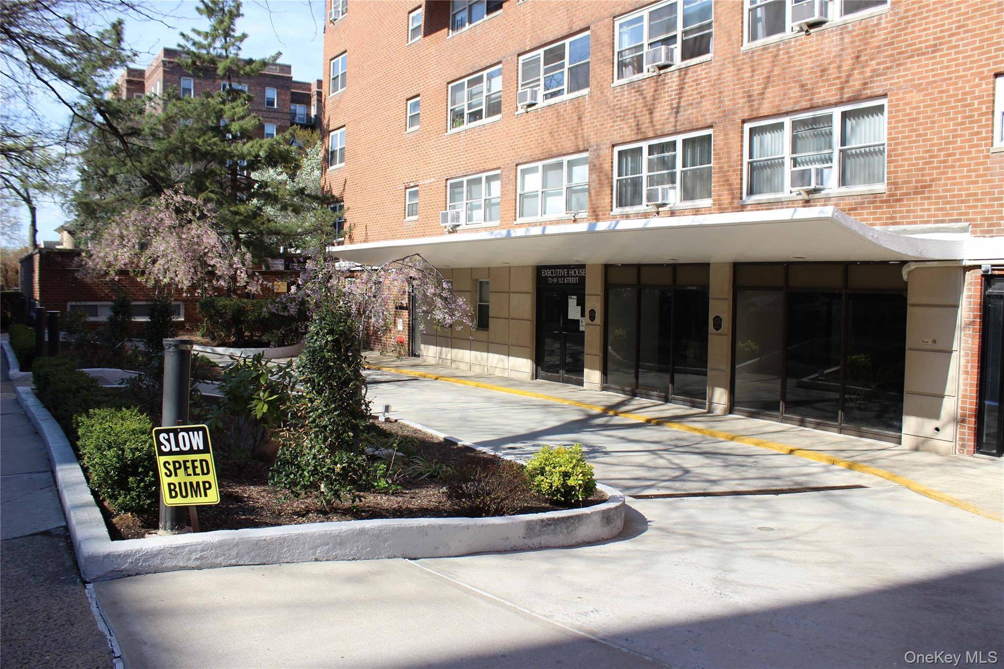 72-35 112 Street #2E, Forest Hills, NY 11375