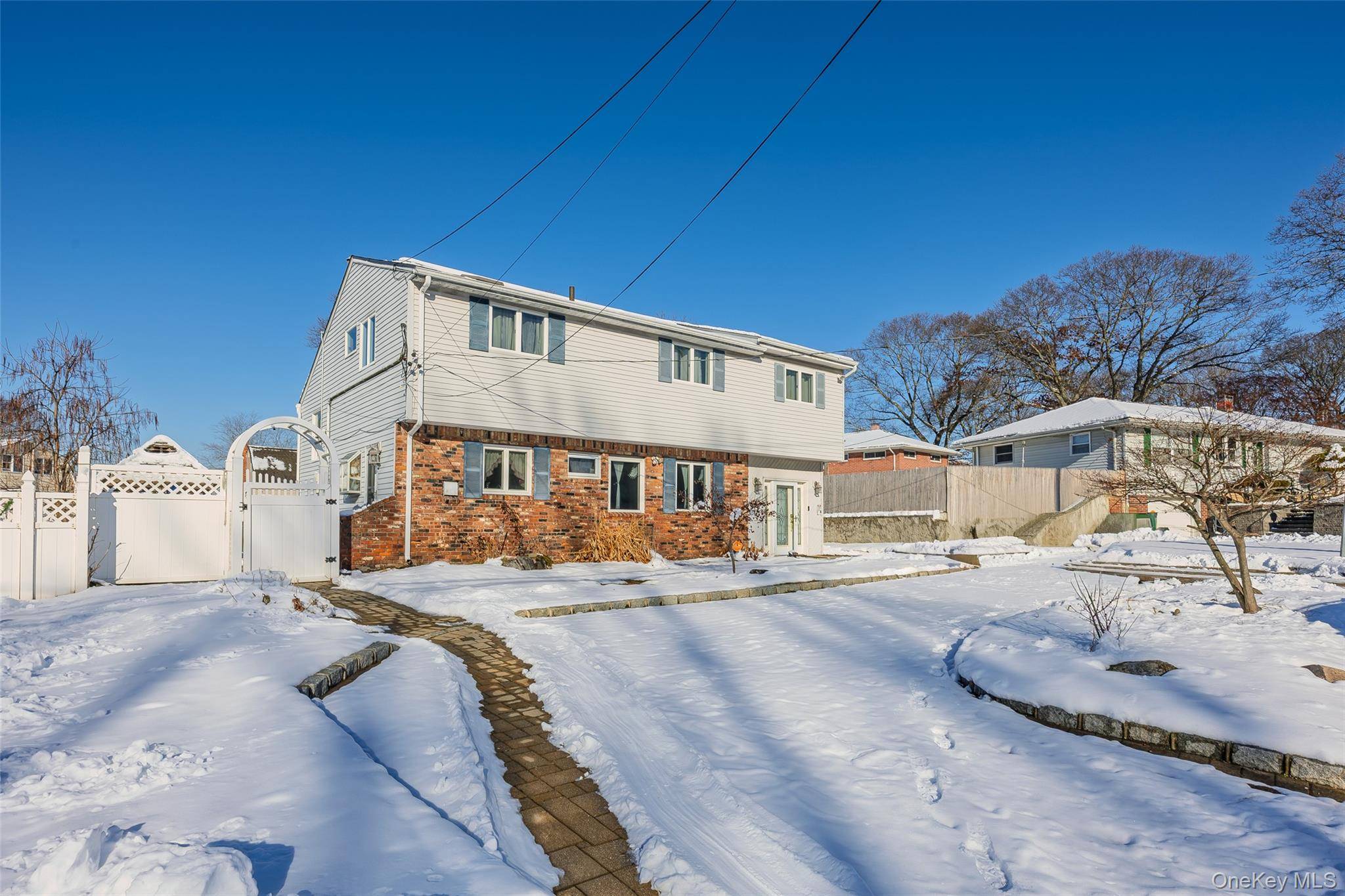 5 Joy RD, Selden, NY 11784