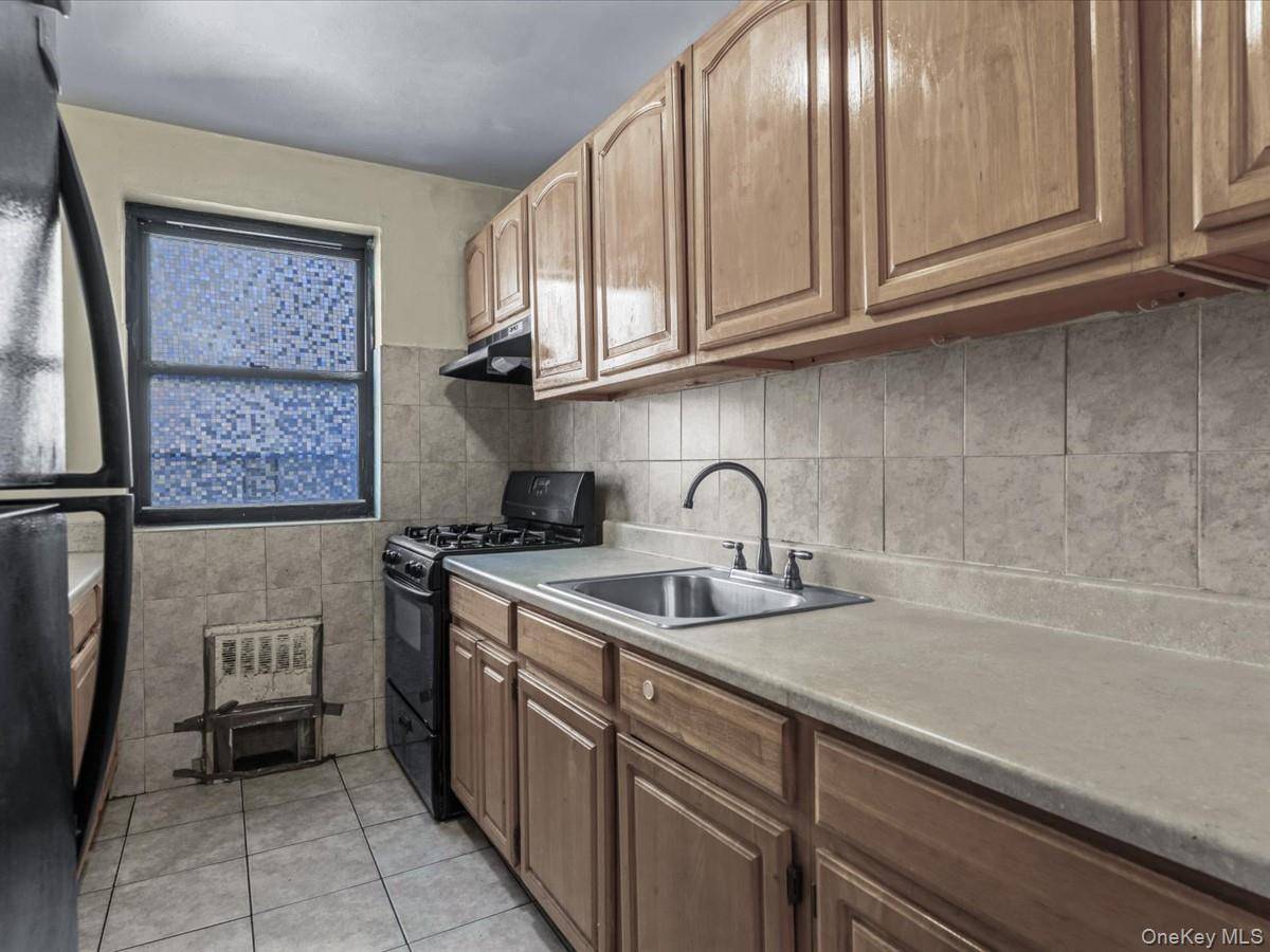 44-05 Macnish ST #1B, Elmhurst, NY 11373
