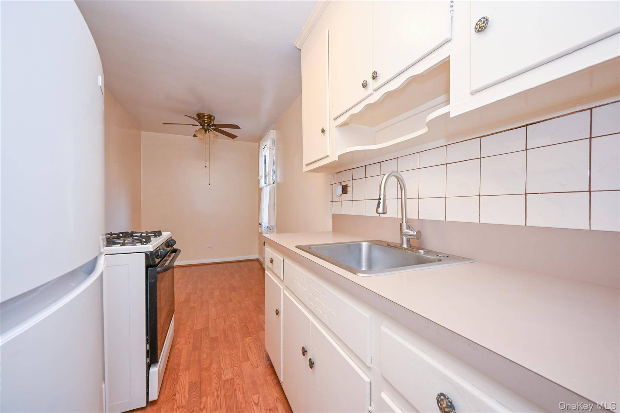 33-26 92 ST #4X, Jackson Heights, NY 11372