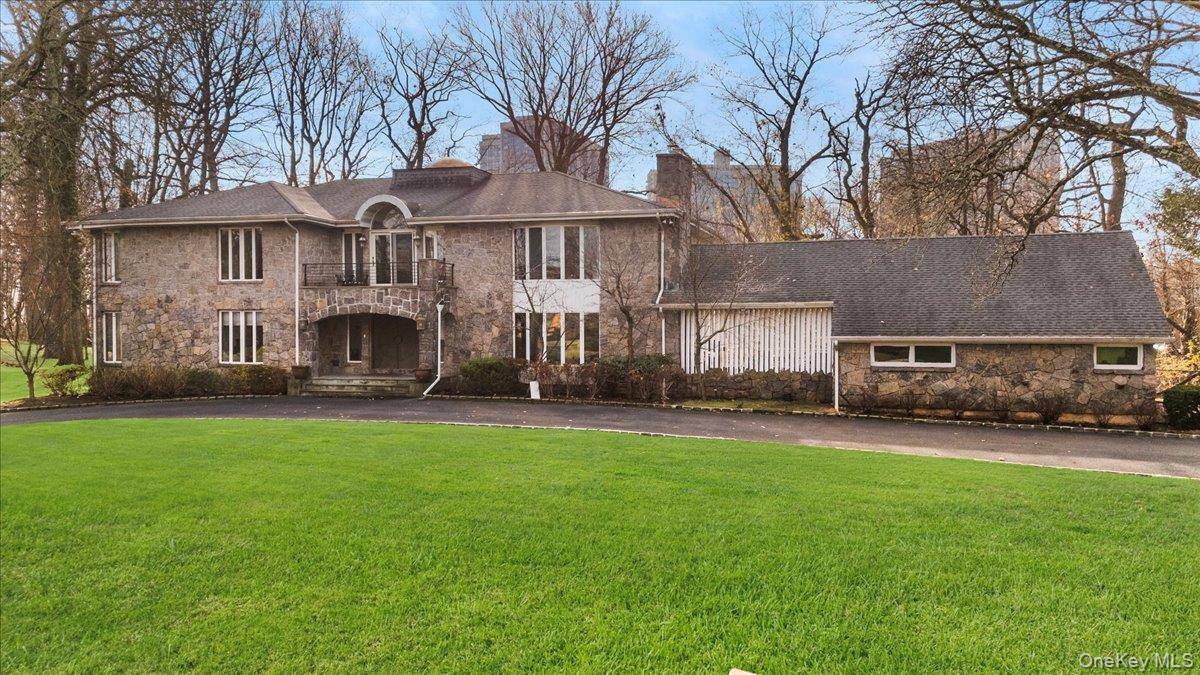 22 Lake RD, Great Neck, NY 11020