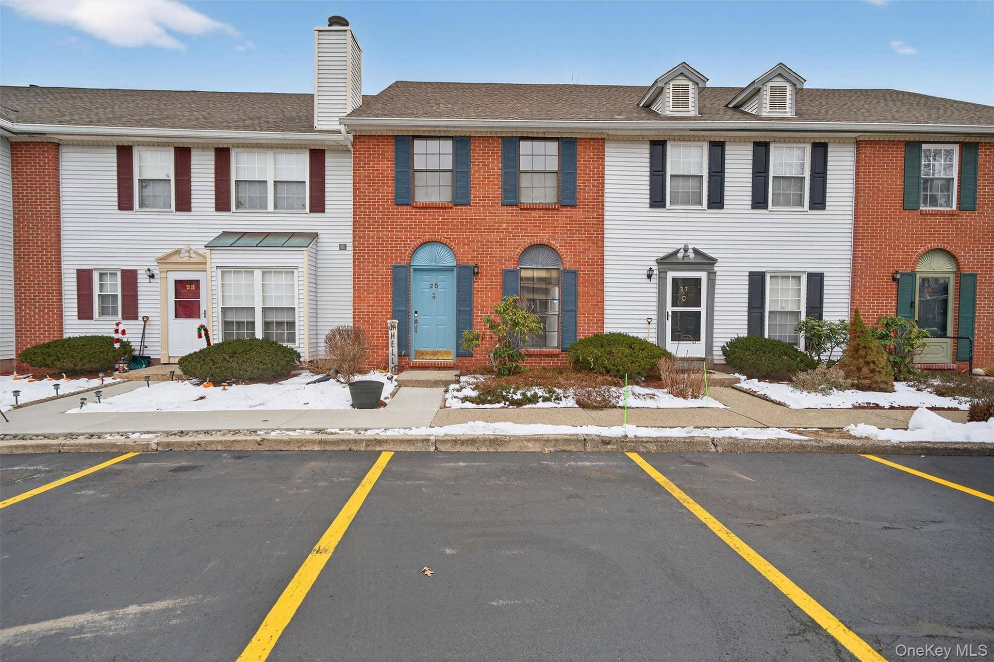 25 Moore LN, Washingtonville, NY 10992