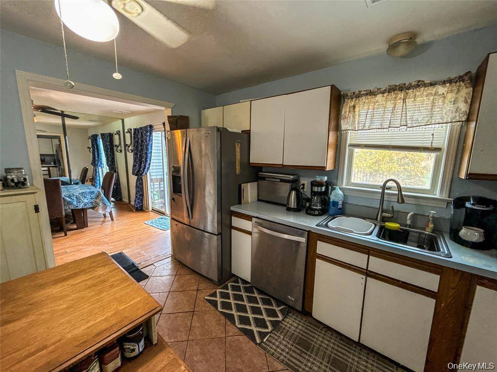 33 Muntz LN, Garnerville, NY 10923