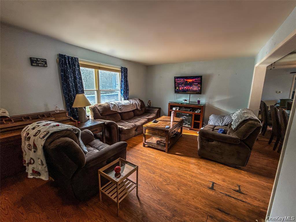 33 Muntz LN, Garnerville, NY 10923