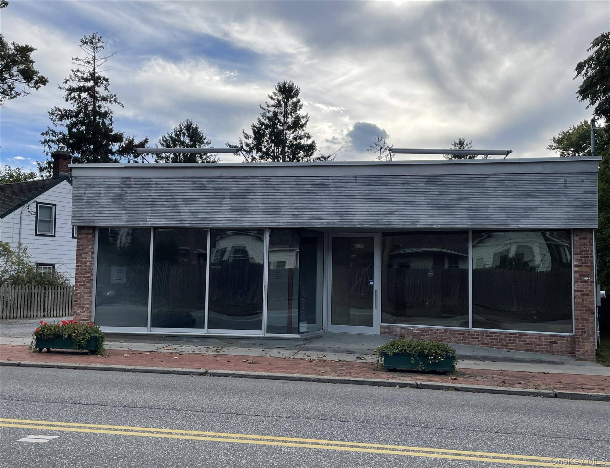25 N North Sea RD, Southampton, NY 11968