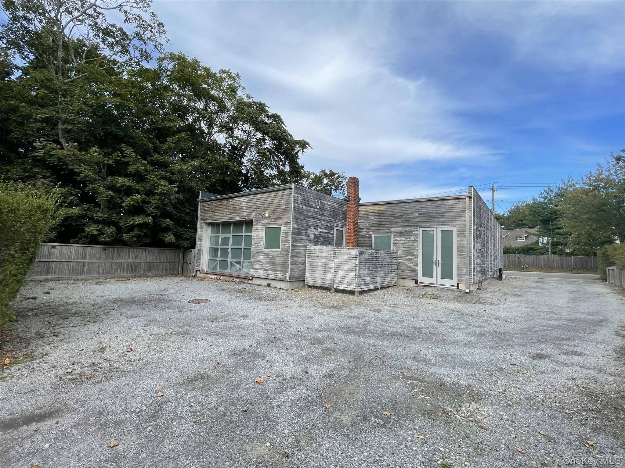 25 N North Sea RD, Southampton, NY 11968
