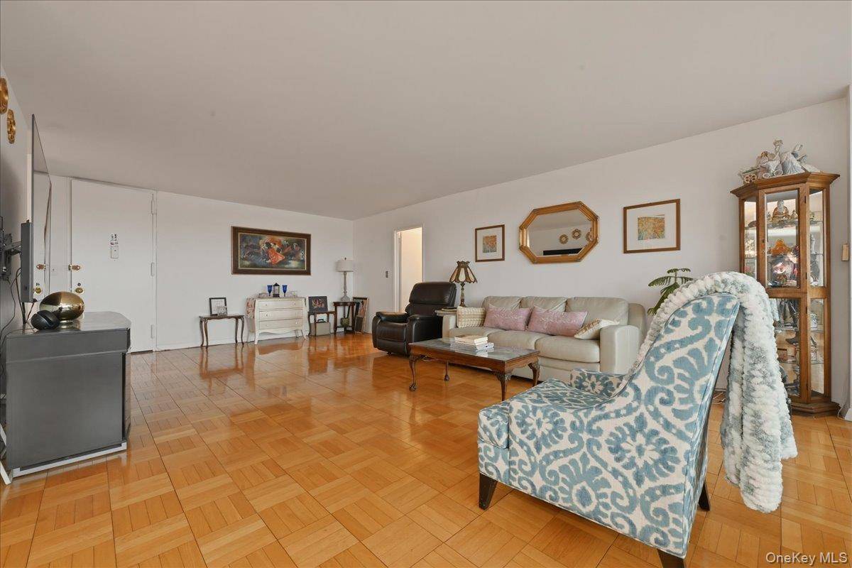 166-25 Powells Cove BLVD #18G, Beechhurst, NY 11357