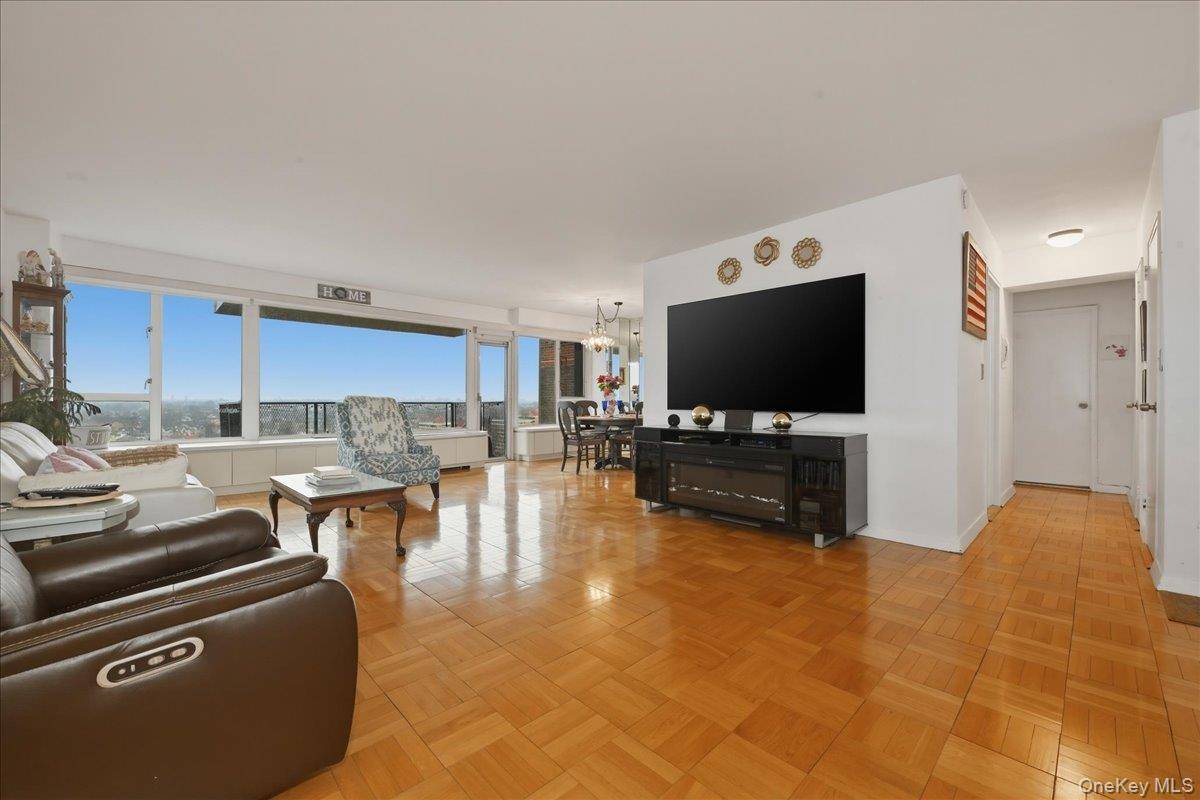 166-25 Powells Cove BLVD #18G, Beechhurst, NY 11357