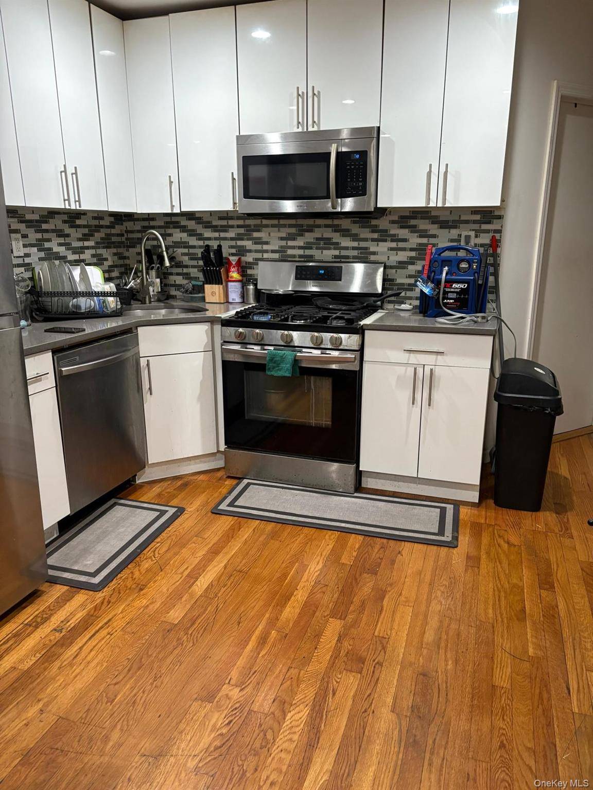 25-37 72nd ST, Jackson Heights, NY 11370