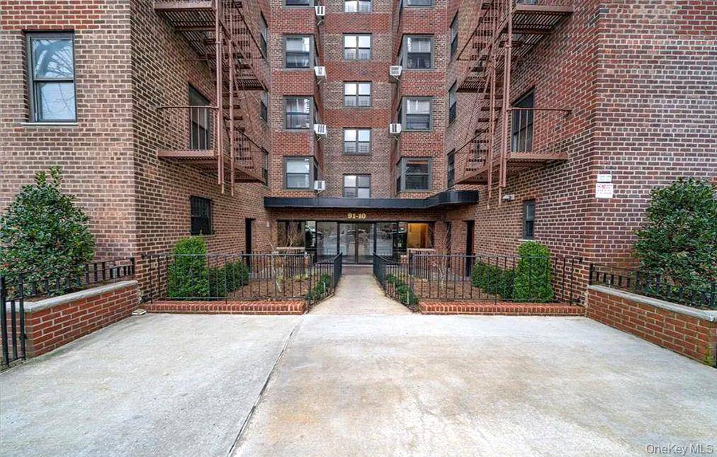 91-10 32 AVE #E102, East Elmhurst, NY 11369