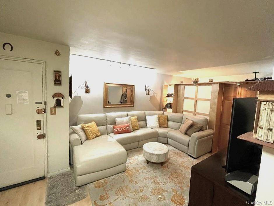 91-10 32 AVE #E102, East Elmhurst, NY 11369