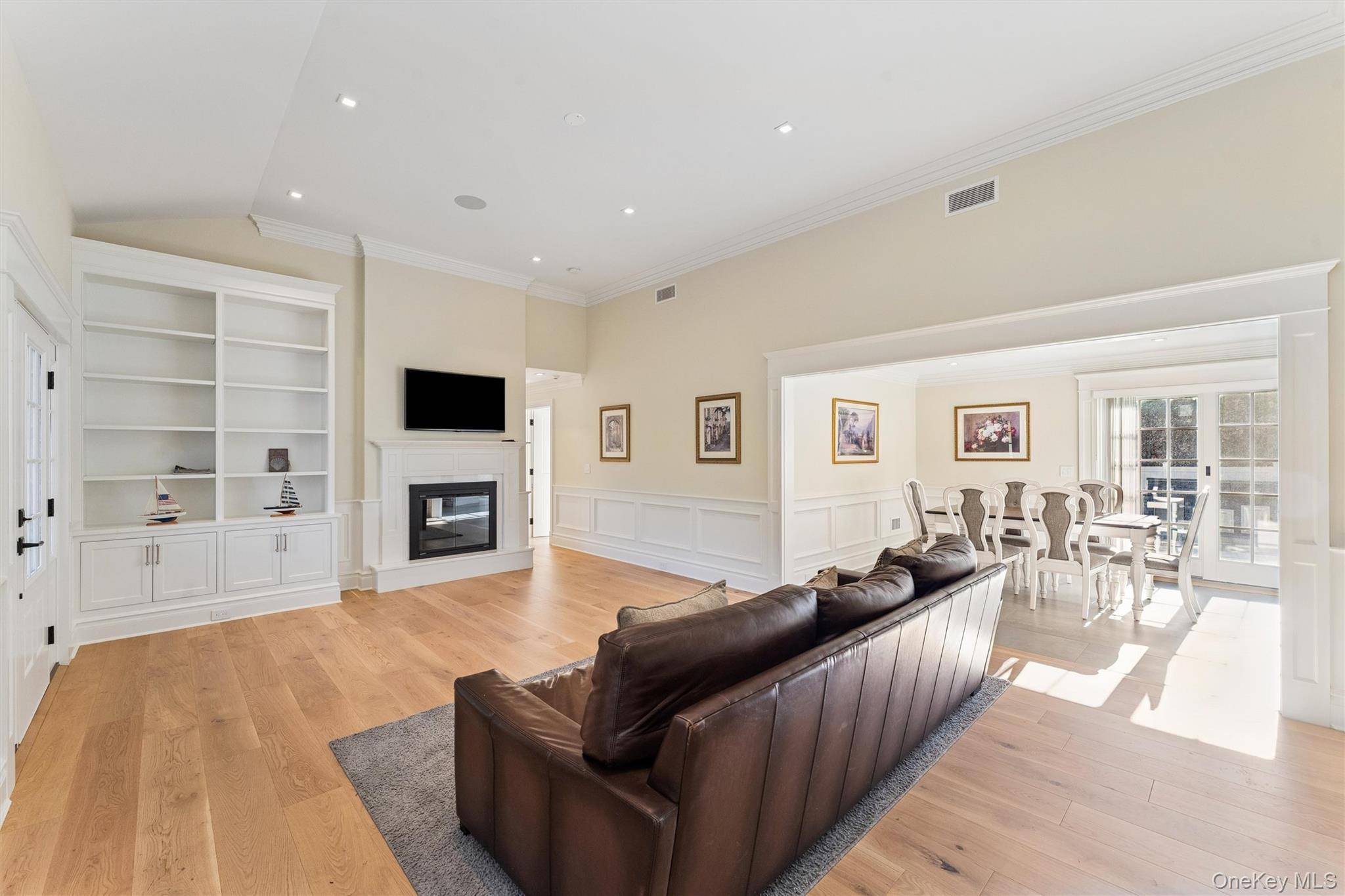 275 Mill RD, Westhampton Beach, NY 11978