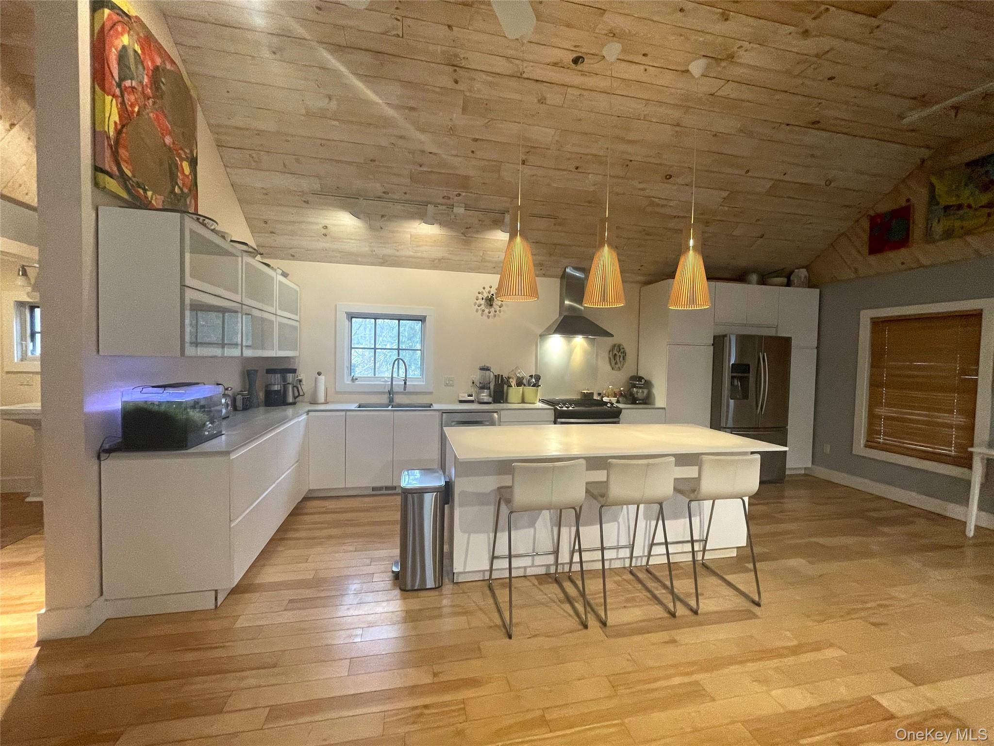 21 N Sea RD, Southampton, NY 11968