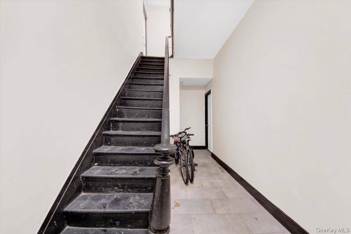 206 S 9th AVE, Mount Vernon, NY 10550