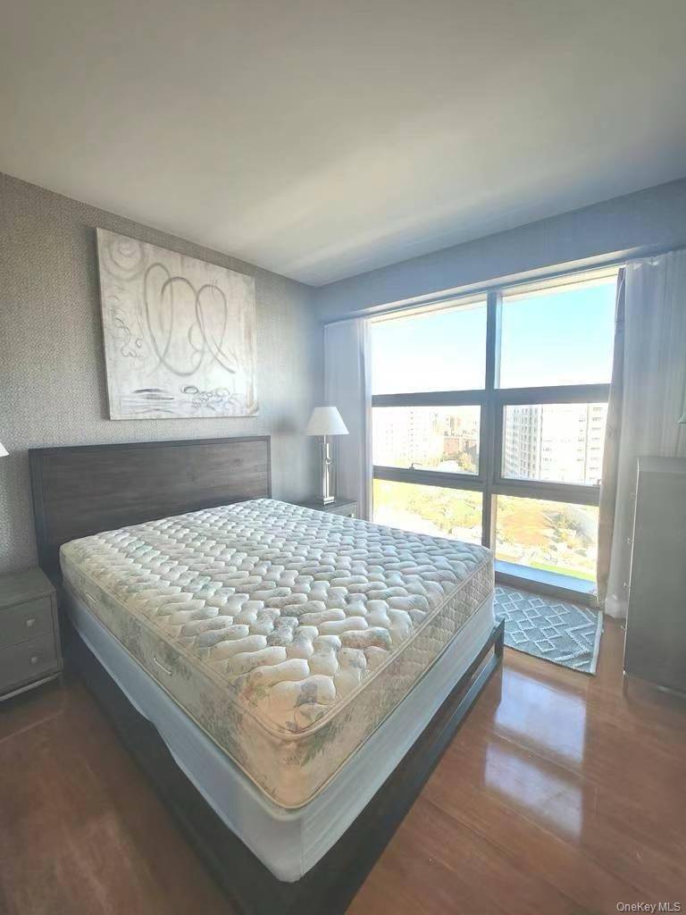 131-01 40th RD #19Z, Flushing, NY 11354