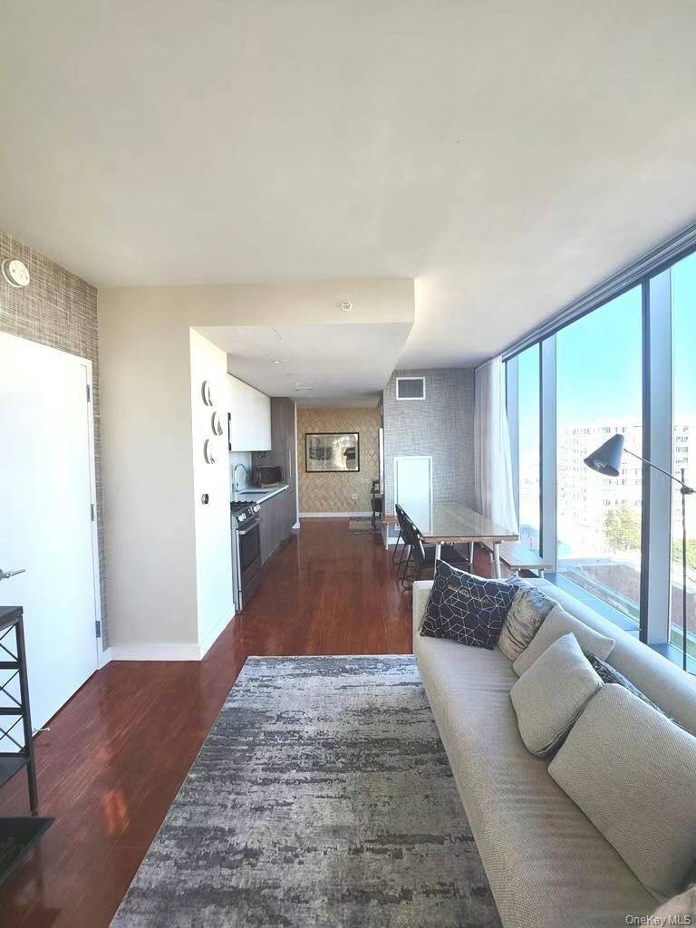 131-01 40th RD #19Z, Flushing, NY 11354