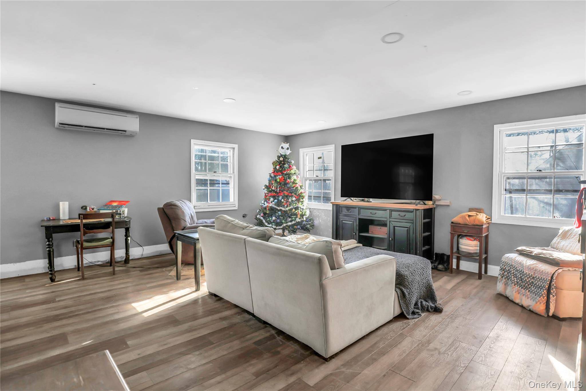 11 Seward LN, Stony Brook, NY 11790