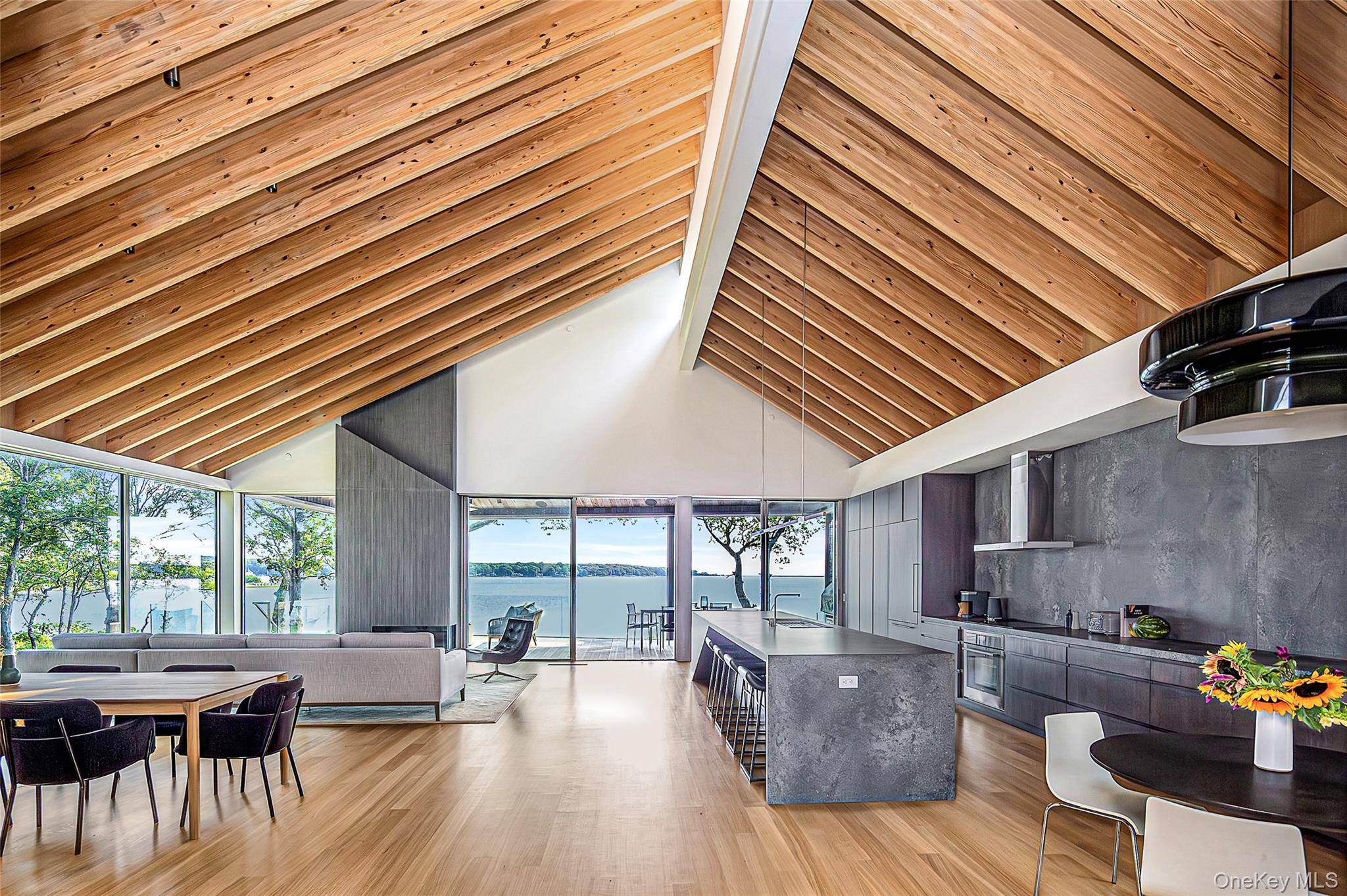 47L S Ferry RD, Shelter Island, NY 11964