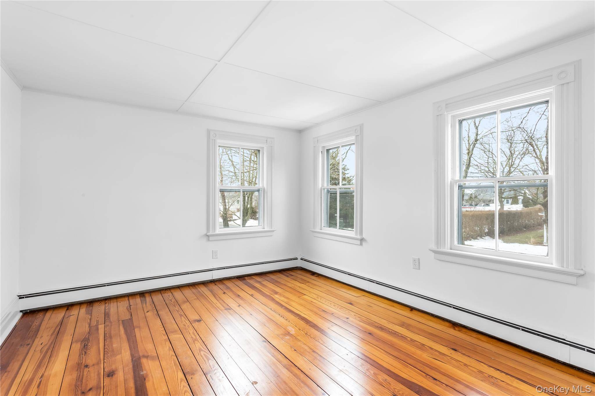 685 Orchard ST, New Suffolk, NY 11956
